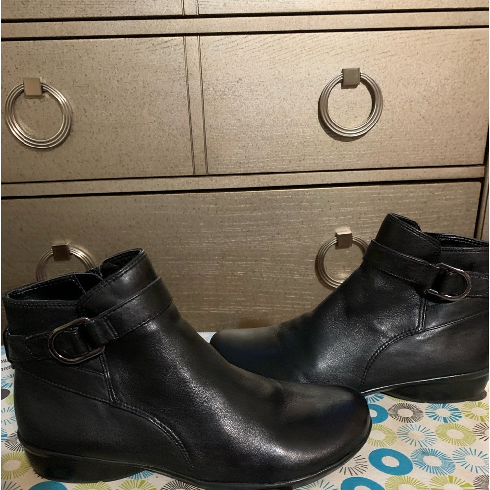 Naturalizer Colette Women Black leather Ankle Bootie size 6 1/2